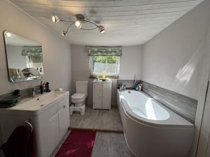 Family Bathroom- click for photo gallery